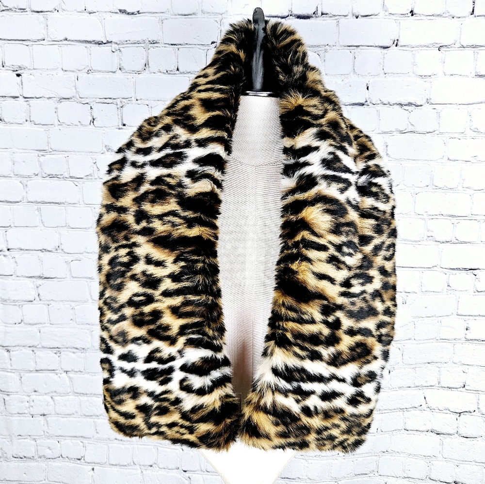 AUXILIARY ARITZIA | faux fur leopard animal print scarf